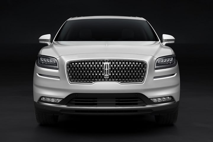 The front fascia and signature grille of a 2023 Lincoln Black Label Nautilus® SUV are shown