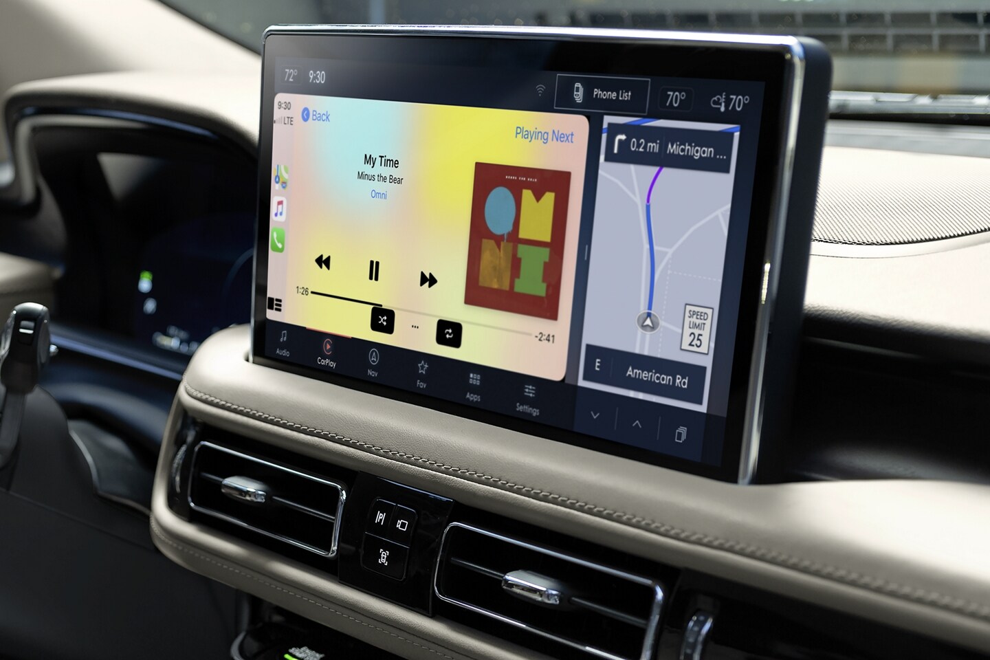 The front cabin of a 2023 Lincoln Nautilus® SUV with intuitive driver controls and convenient storage is shown