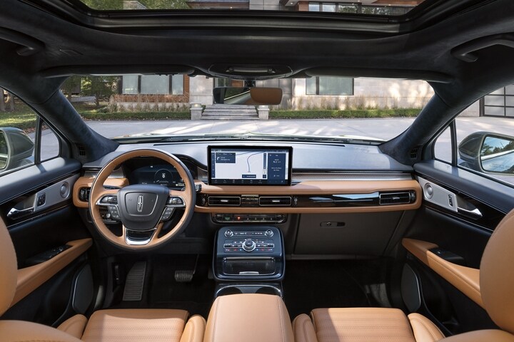 Se muestra el amplio tablero de la SUV Lincoln Black Label Nautilus® 2023​​​​​​​
