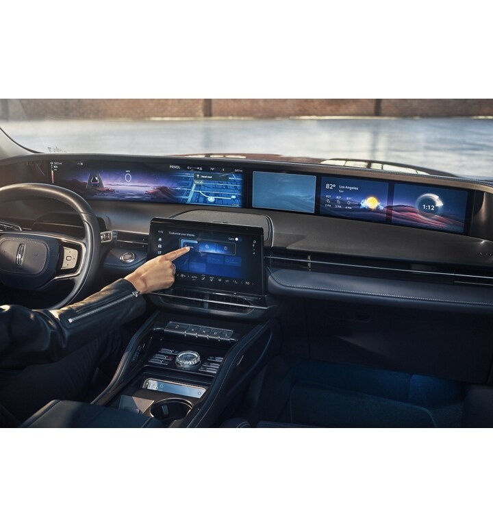 2025 Lincoln Nautilus® SUV Photo & Video Gallery