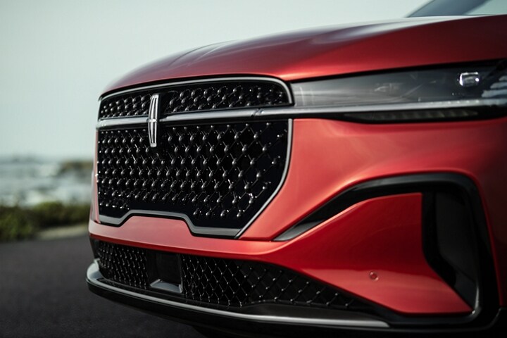 The grille of a 2025 Lincoln Nautilus® SUV with the available Jet Appearance Package sparkles in the sunlight