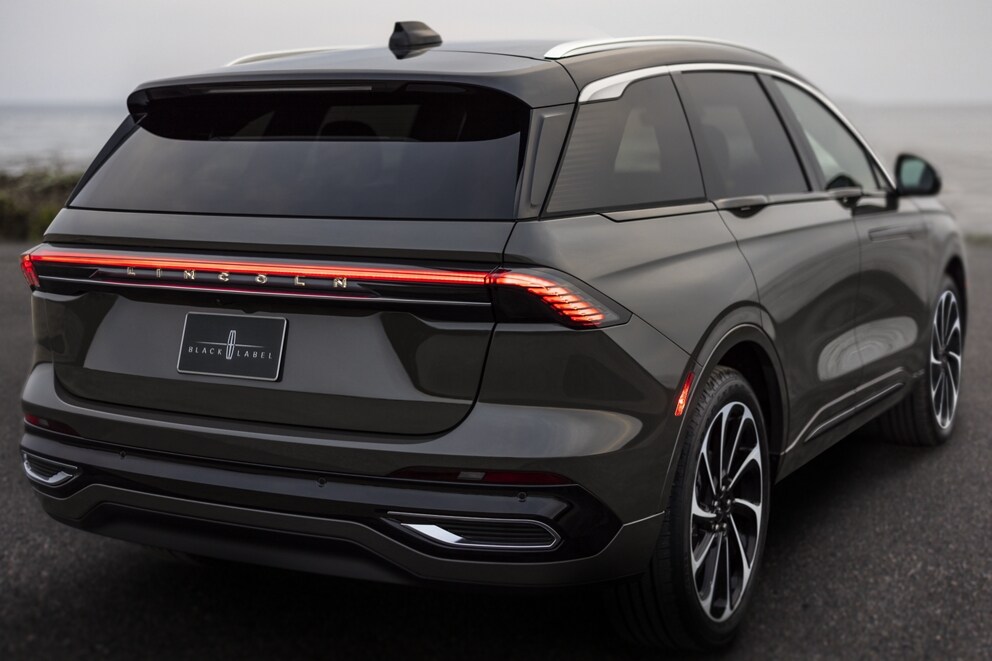 LED lighting spans the rear liftgate of a 2025 Lincoln Black Label Nautilus® SUV