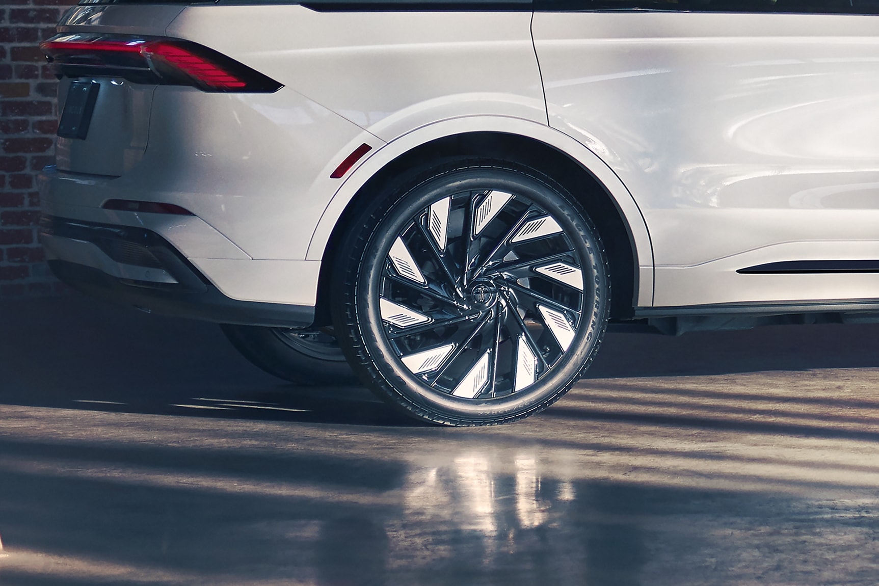 Stylish 22-inch wheels help elevate the Lincoln Black Label Nautilus® SUV