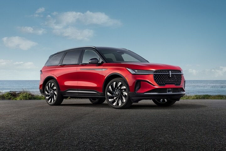 A 2025 Lincoln Nautilus® Reserve model is equipped with the available Jet Appearance Package