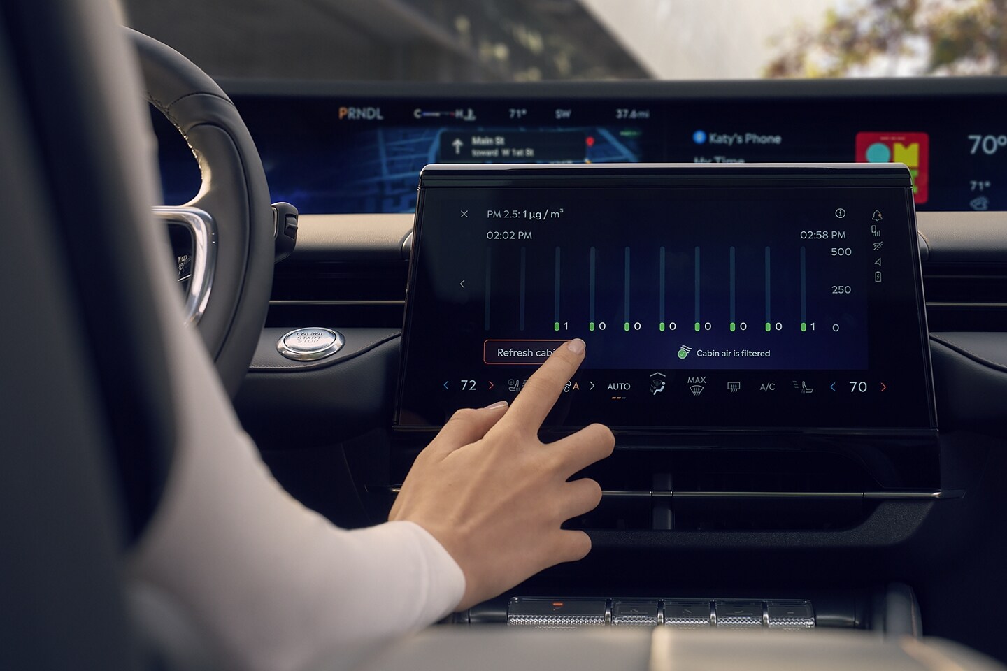 The driver of a 2026 Lincoln Nautilus® SUV adjusts available Auto Air Refresh settings