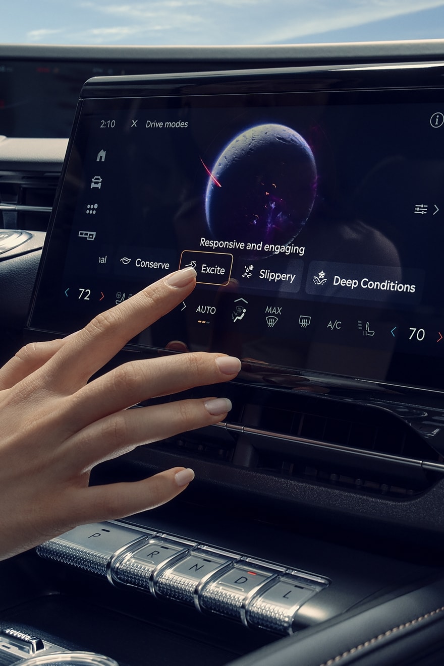 A person changes the drive mode of a 2026 Lincoln Nautilus® SUV using the center touch screen