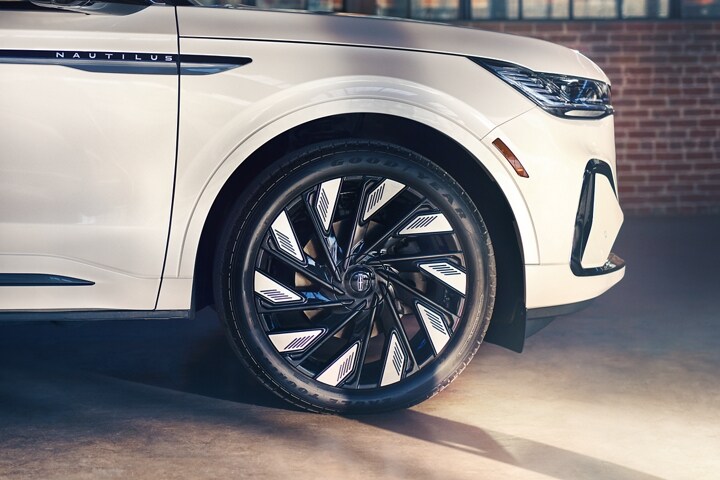 The wheel of the available Jet Appearance Package on a 2026 Lincoln Black Label™ Nautilus® SUV