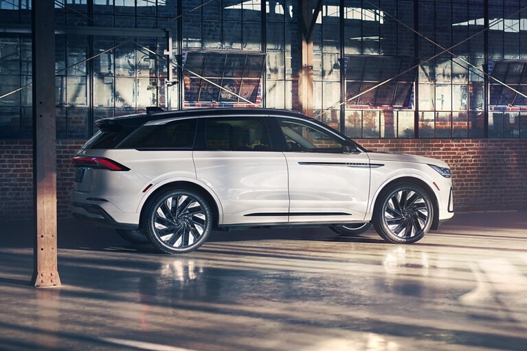 A 2026 Lincoln Black Label™ Nautilus® in Pristine White