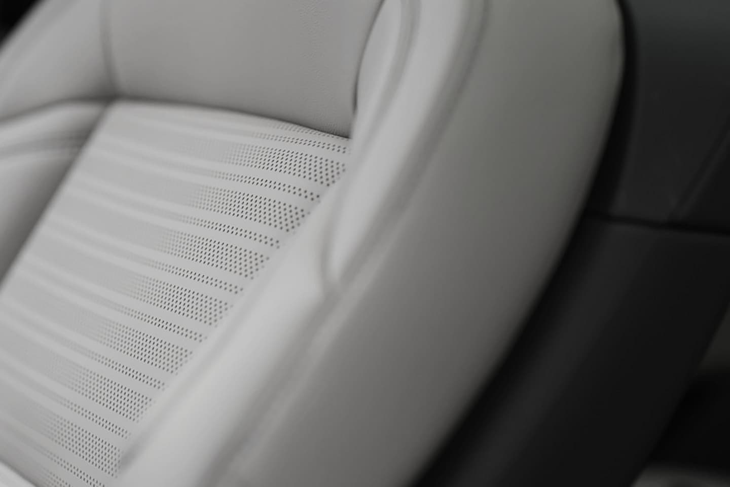 A close up of the front seats of a 2026 Lincoln Nautilus® SUV