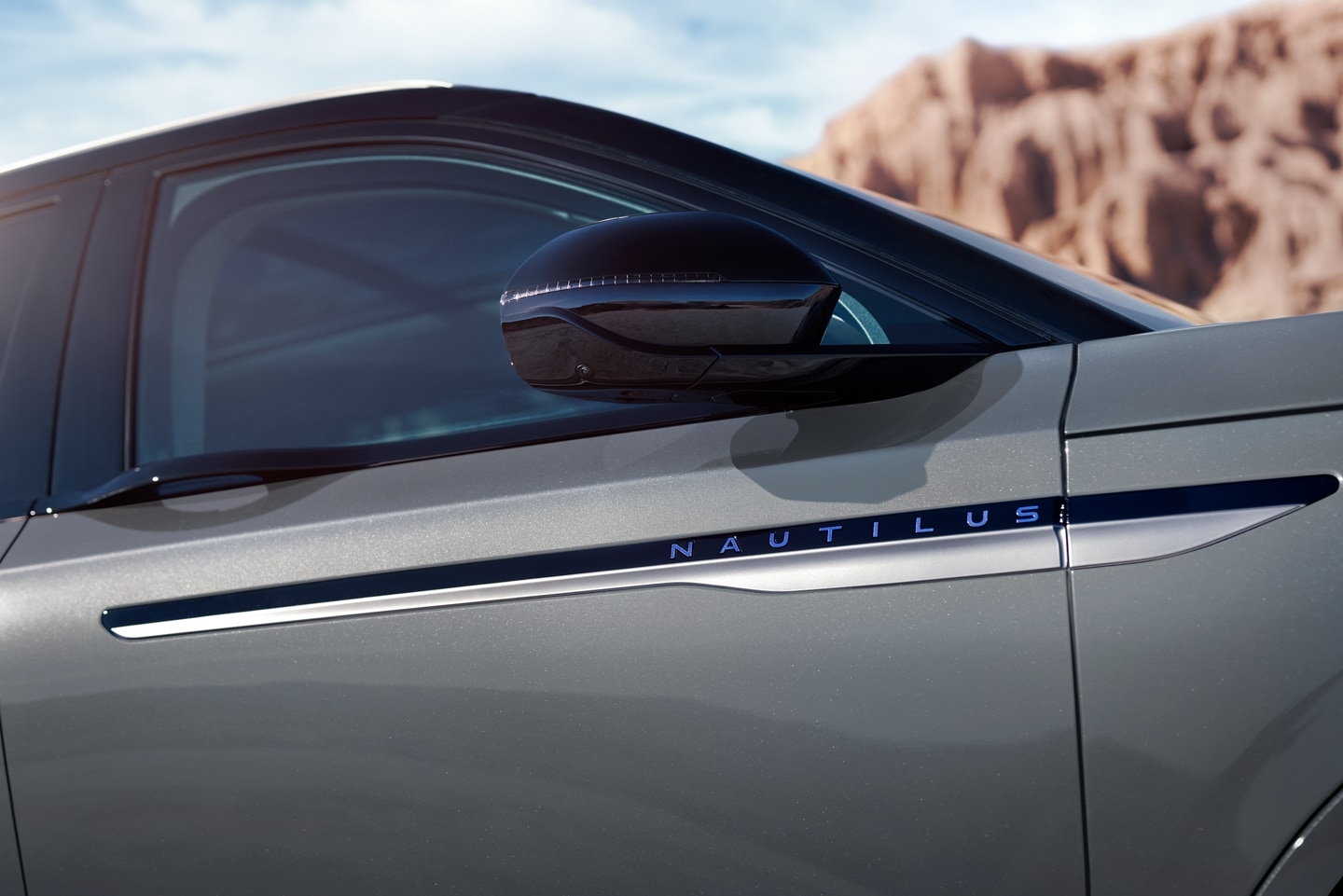 The fold in sideview mirrors of a 2026 Lincoln Nautilus® SUV