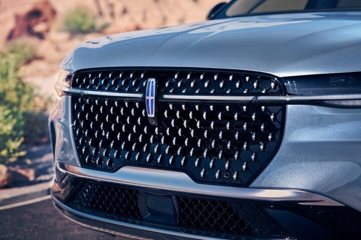 The grille of a 2026 Lincoln Nautilus® SUV with the available Jet Appearance Package