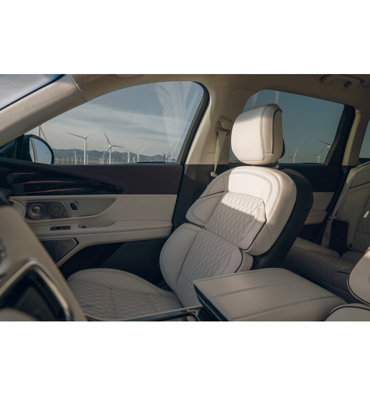 The interior of 2026 Lincoln Black Label™ Nautilus® SUV with the Chalet interior theme