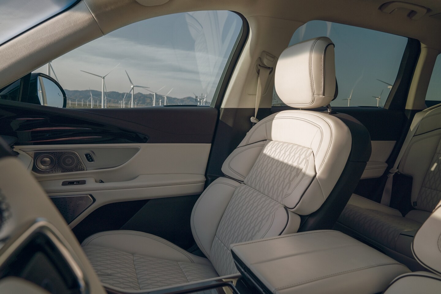 The interior of 2026 Lincoln Black Label™ Nautilus® SUV with the Chalet interior theme