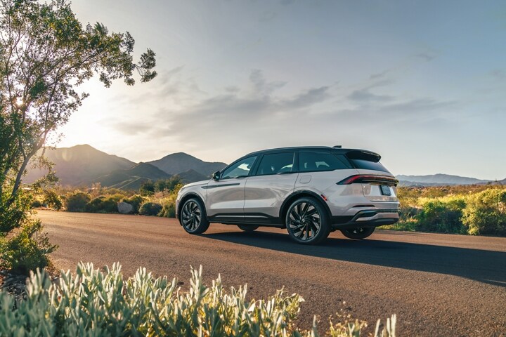 Body color exterior elements of the available Jet Appearance Package