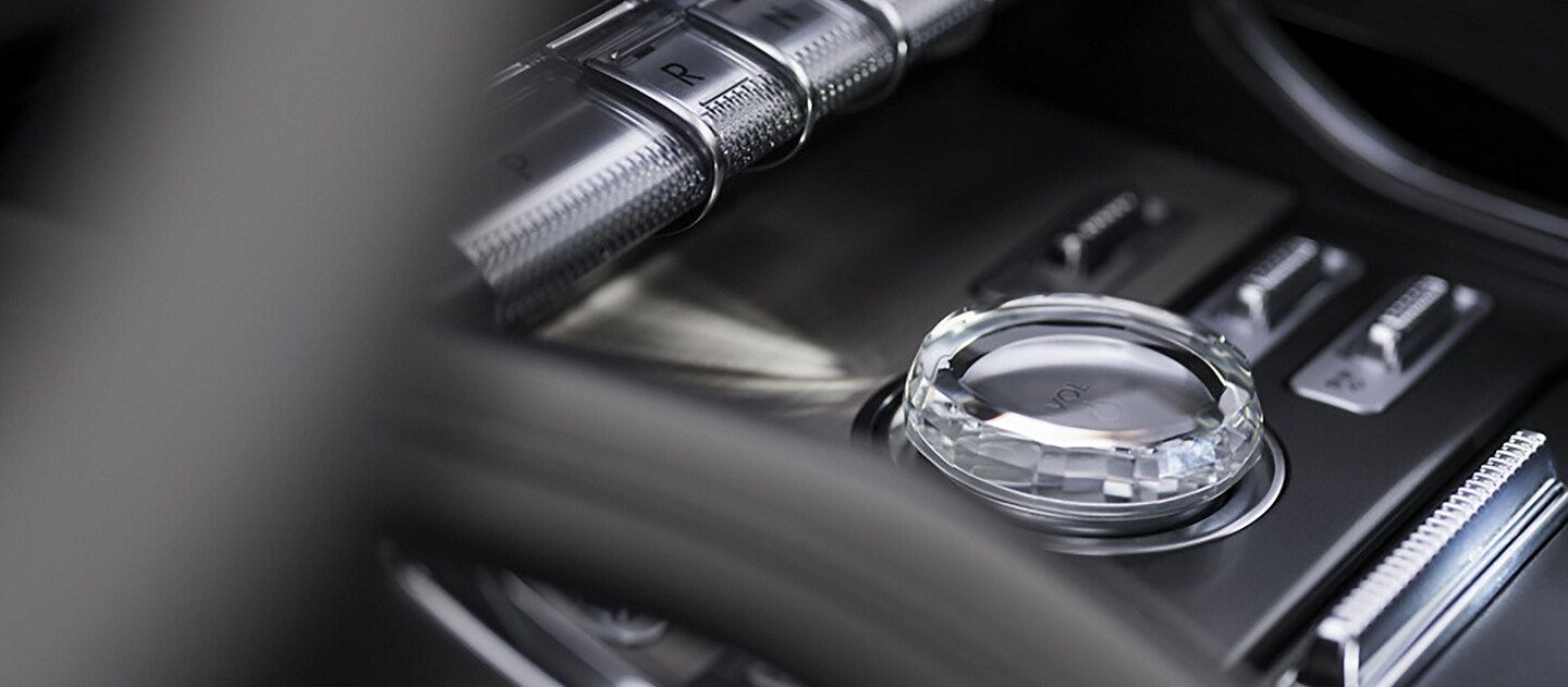 The crystal-inspired volume dial in a 2026 Lincoln Nautilus® SUV sparkles with brilliance