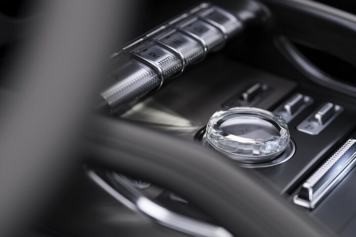 The crystal-inspired volume dial in a 2026 Lincoln Nautilus® SUV sparkles with brilliance