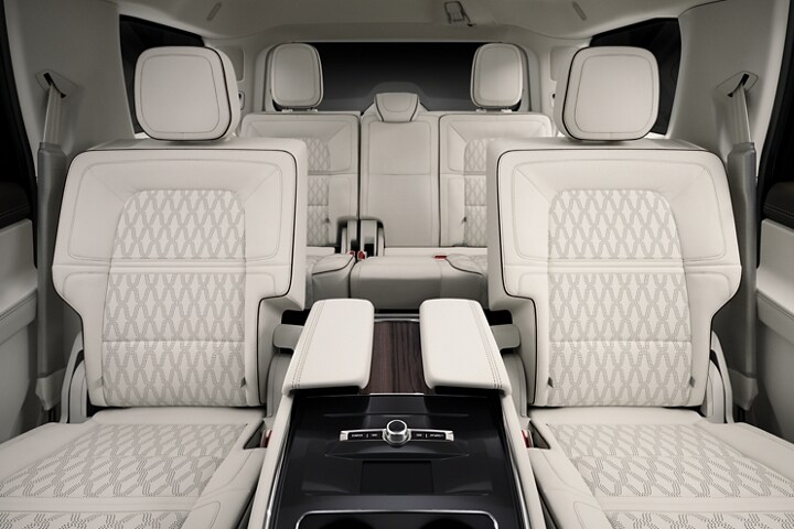 Lincoln navigator black label yacht club