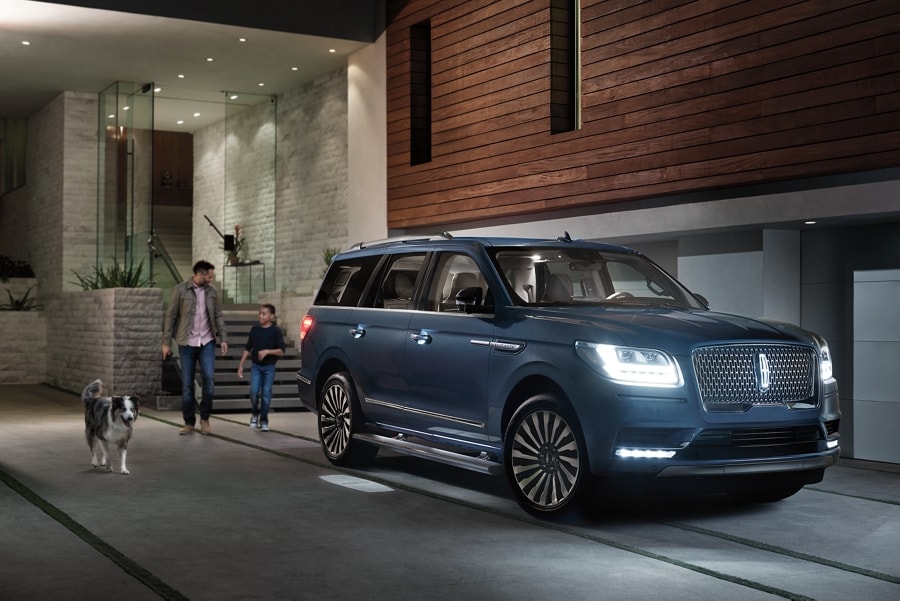 Download Lincoln Navigator 2021 Back Gif
