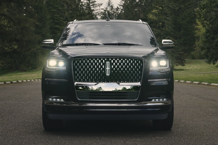 The available illuminated Lincoln Star on the Lincoln Black Label grille makes a bright statement framed with LED headlamps.