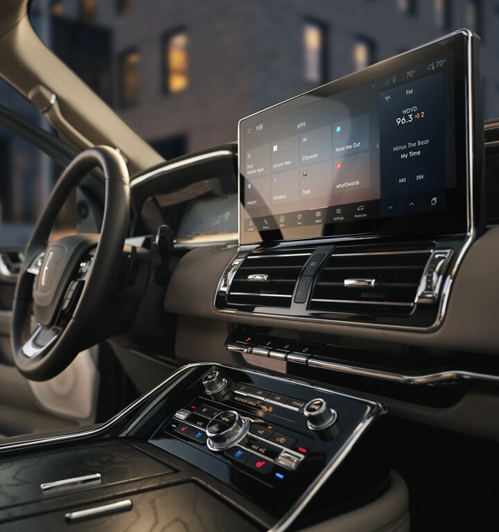 The broad 13.2-inch center touchscreen of a 2023 Lincoln Navigator® SUV.