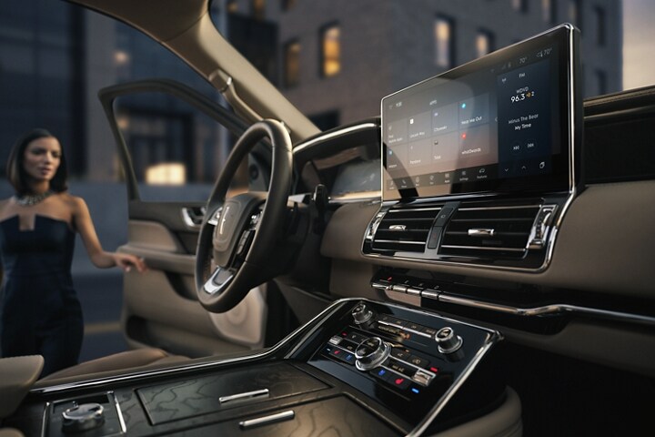 The SYNC® 4 interface is shown on the 13.2-inch LCD center touchscreen.