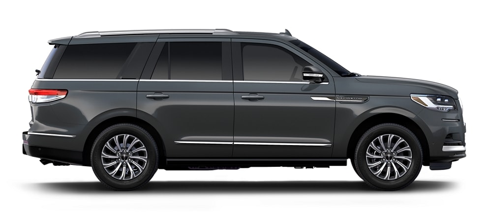 A profile of a 2023 Lincoln Navigator® Standard model in Silver Radiance.