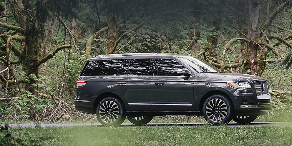 A 2023 Lincoln Black Label Navigator® SUV shows off the exterior design of the Lincoln Black Label Central Park theme.