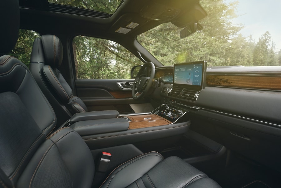 The front cabin of a 2024 Lincoln Navigator® Black Label model in Invitation theme shows off comfort and style.
