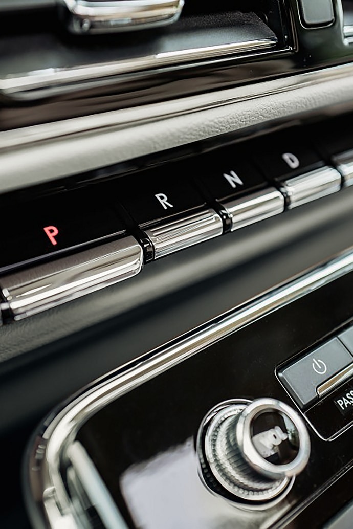 Bright chrome Piano Key Shifter buttons offer an effortless and artistic touch