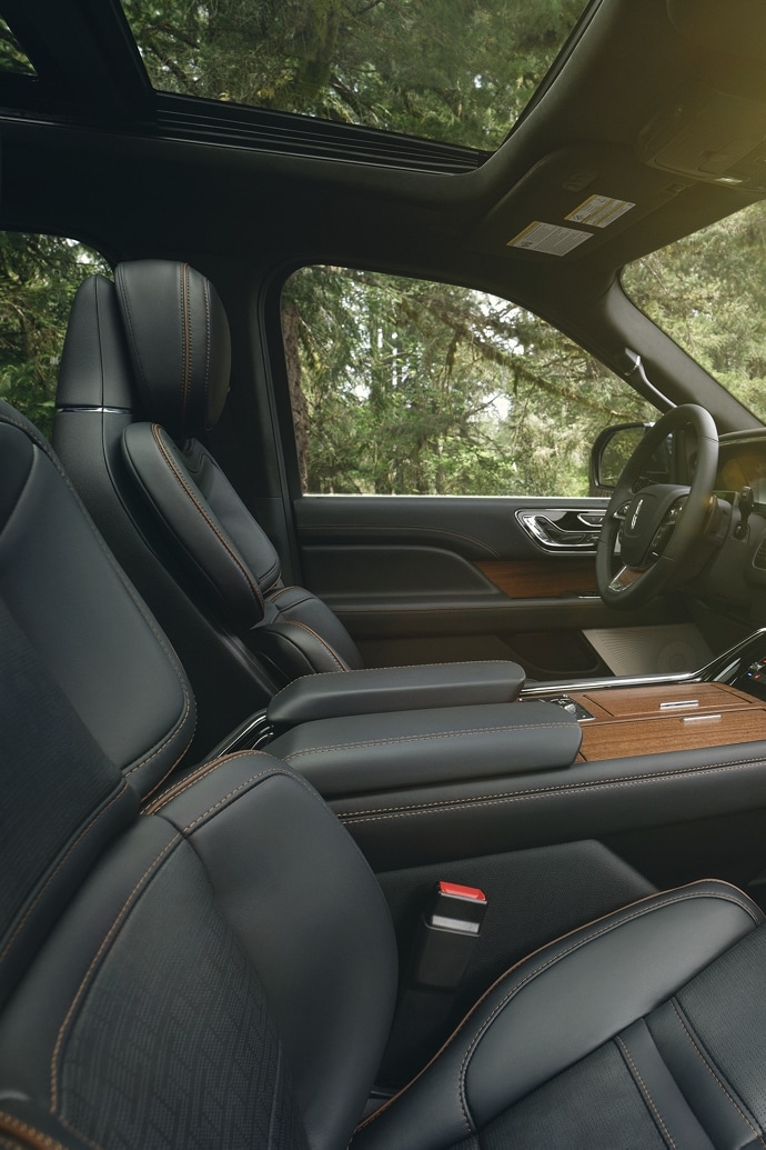 The front cabin of a 2024 Lincoln Navigator® Black Label model in Invitation theme shows off comfort and style