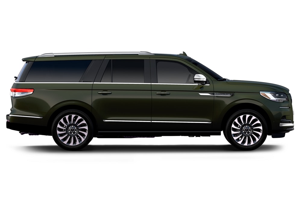 A profile of a 2024 Lincoln Black Label Navigator® L model in Manhattan Green.