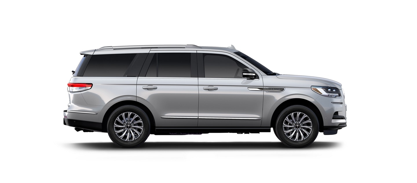 A profile of a 2024 Lincoln Navigator® Premiere model in Silver Radiance