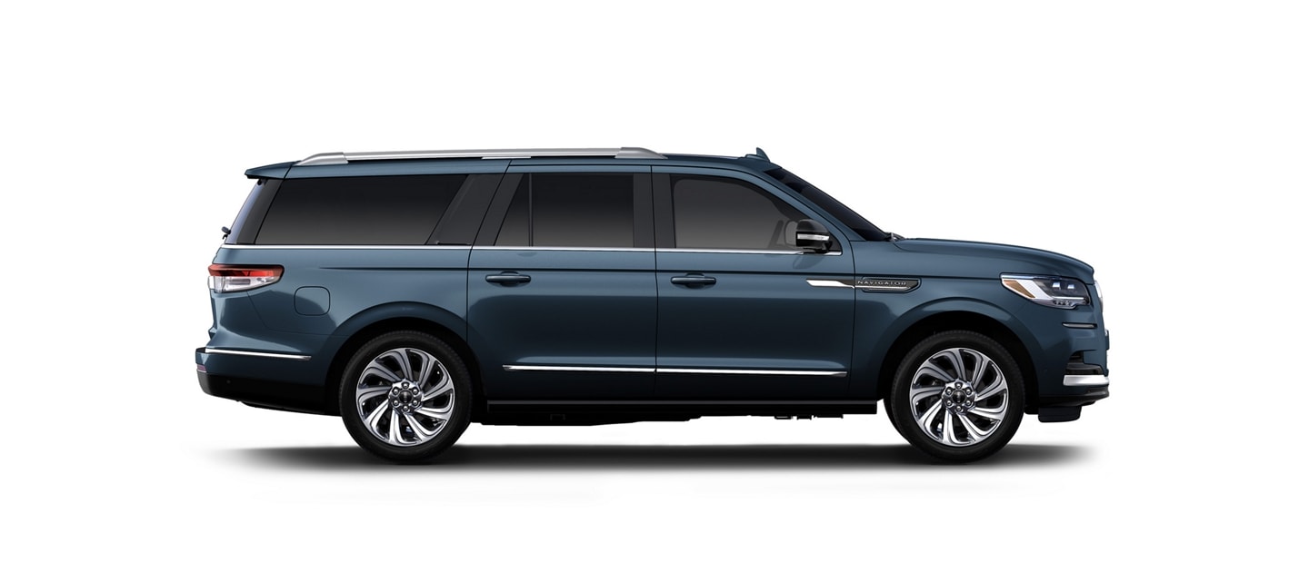 A profile of a 2024 Lincoln Navigator® Reserve L model in Flight Blue