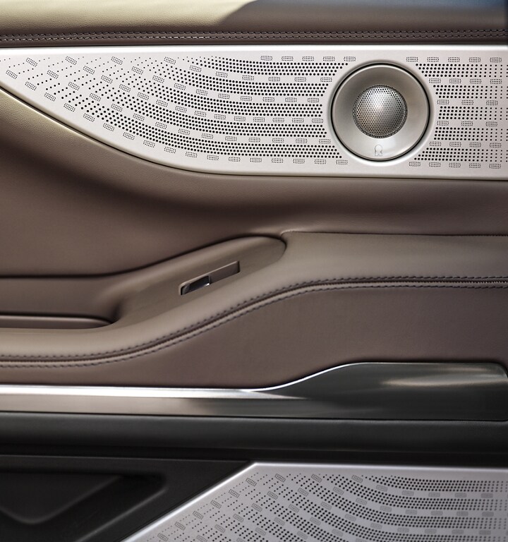 Design lines of the front door insert of a 2025 Lincoln Black Label Navigator® SUV