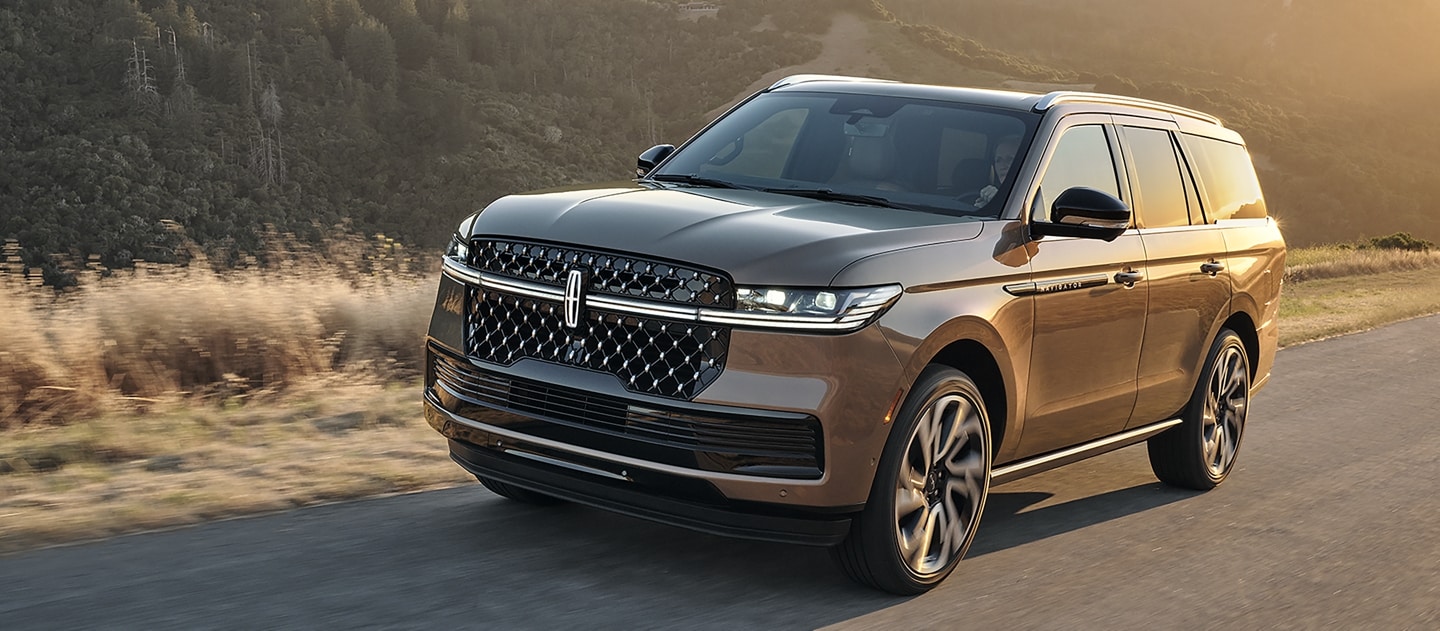 Expertise Modern Class with the 2025 Lincoln Aviator thumbnail