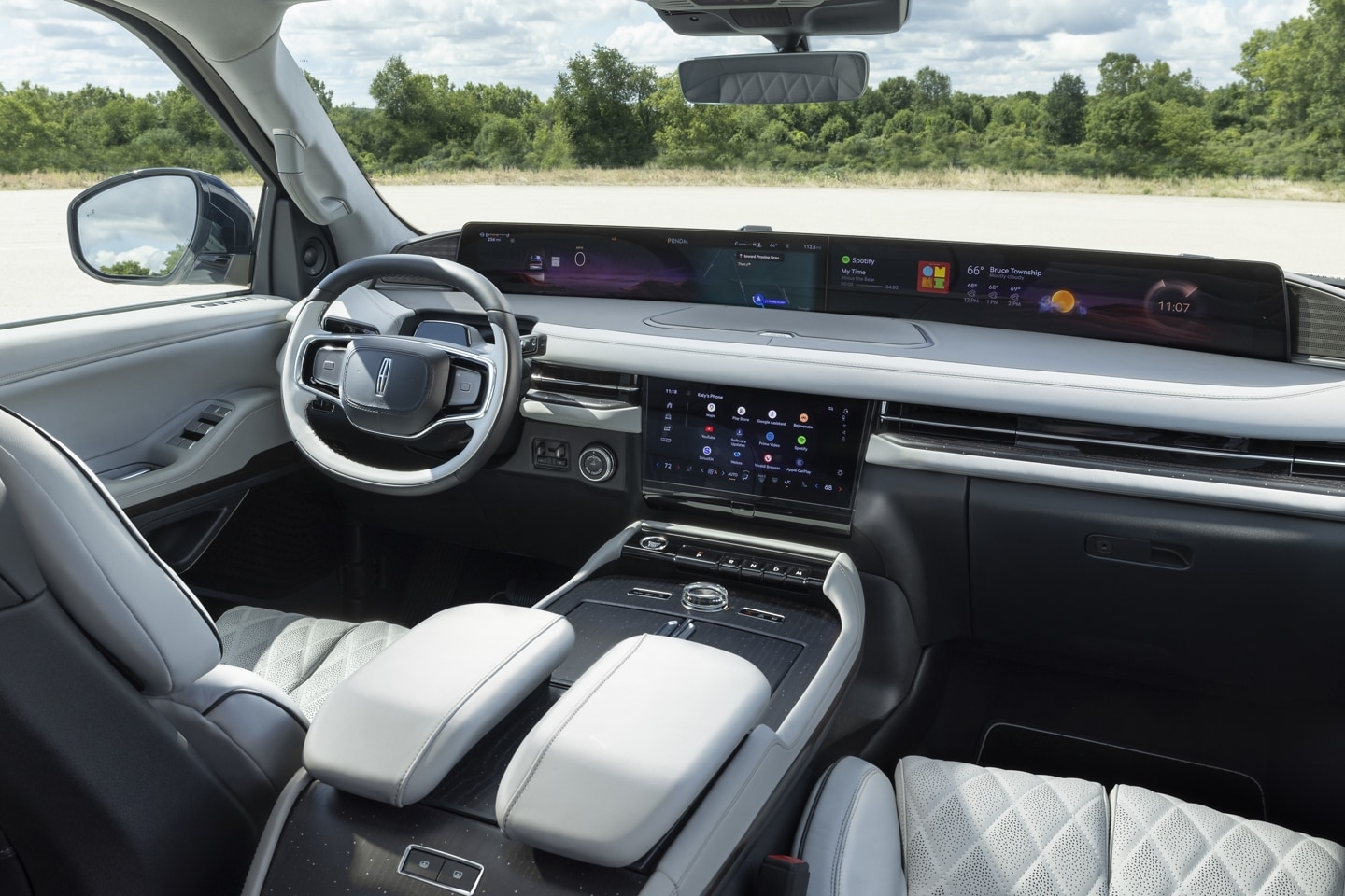 The 48-inch Panoramic Display spans the width of the interior in a 2025 Lincoln Navigator® SUV