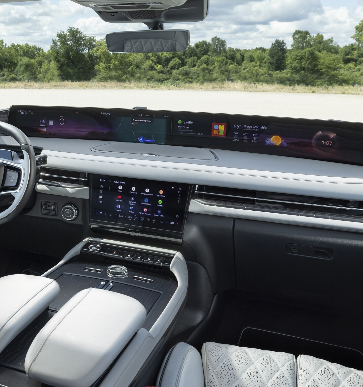 The Panoramic display spans the width of a 2025 Lincoln Navigator® SUV
