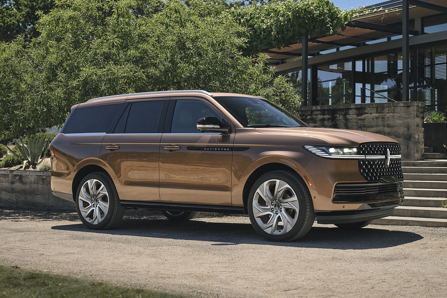 A 2025 Lincoln Black Label Navigator® SUV is parked in the driveway of a modern home