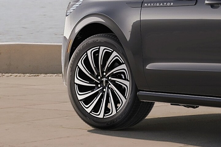 The standard 22-inch high-gloss Ebony Black wheel on a 2025 Lincoln Black Label Navigator® SUV