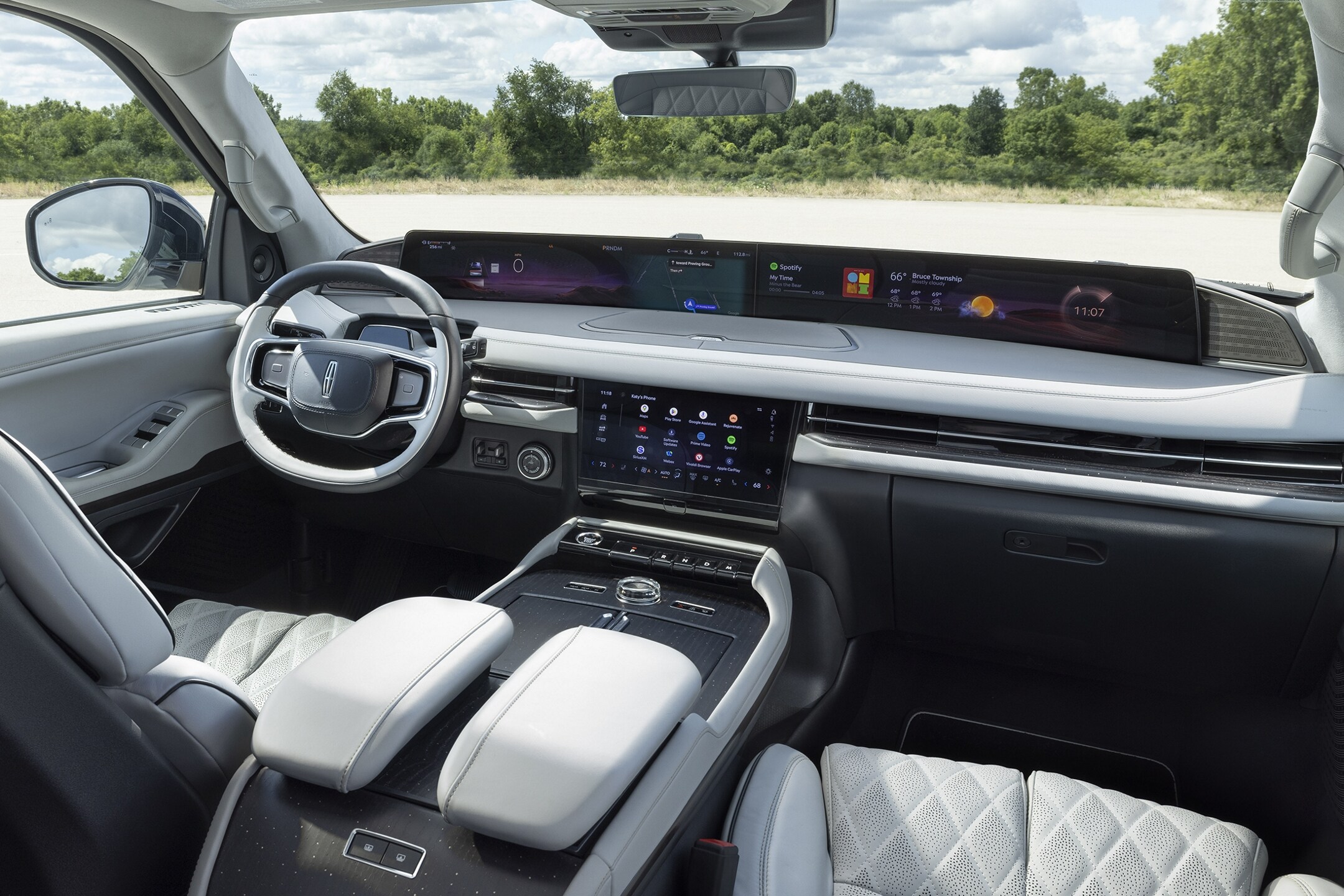 A 2025 Lincoln Black Label Navigator® SUV is shown in the Atmospheric interior theme.