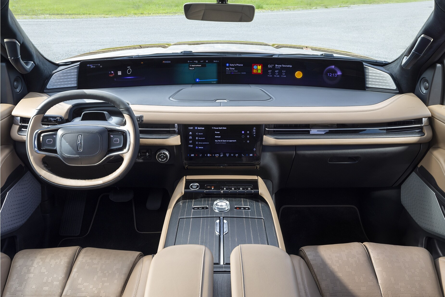 A 2025 Lincoln Black Label Navigator® SUV is shown in the Enlighten interior theme.