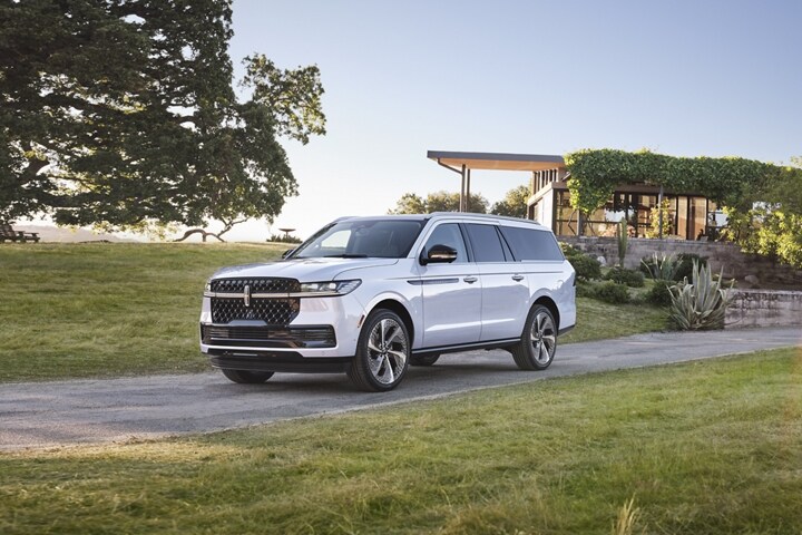 A 2025 Lincoln Black Label Navigator® SUV is parked on a driveway