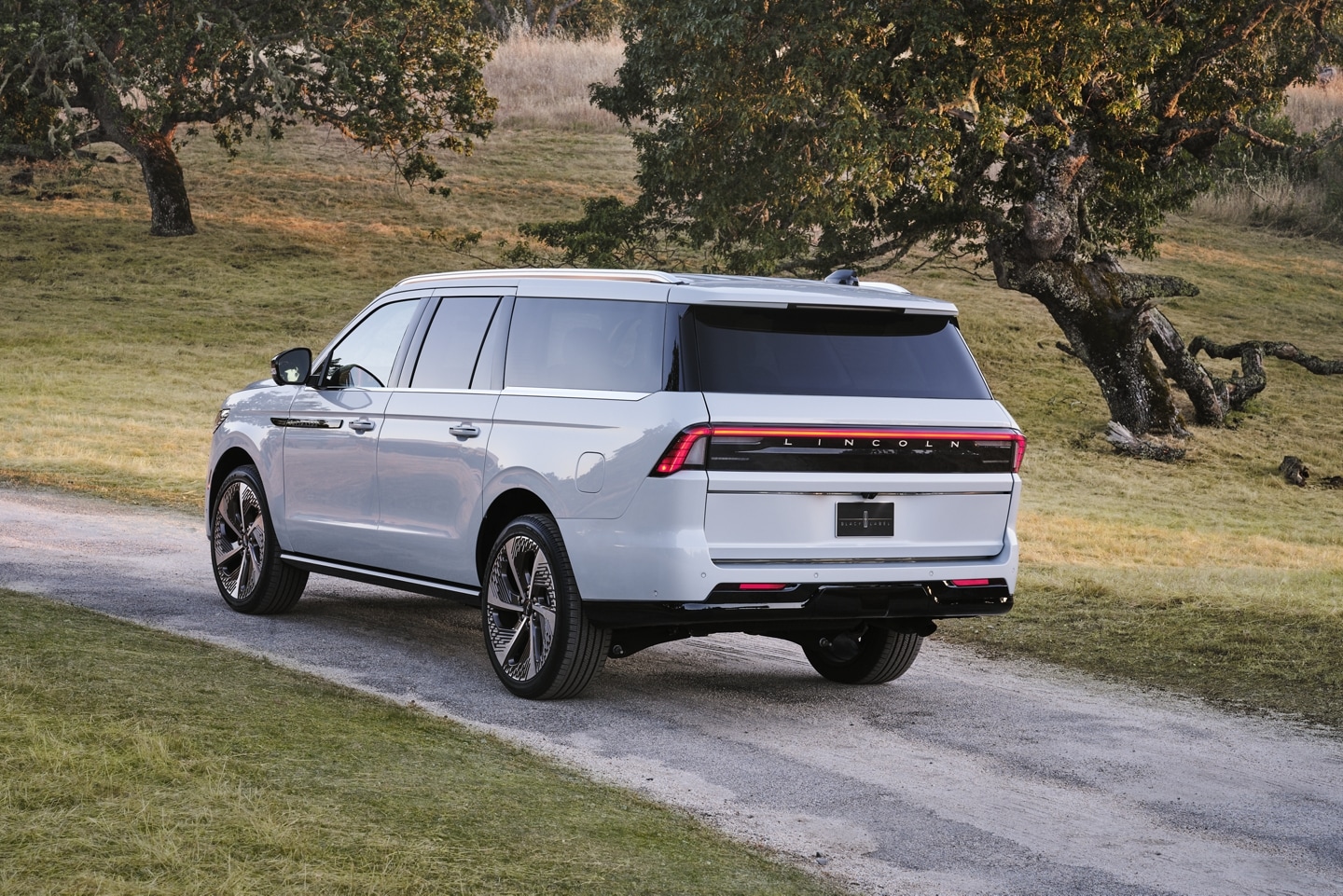 2025 Lincoln Black Label Navigator® SUV with long wheelbase platform