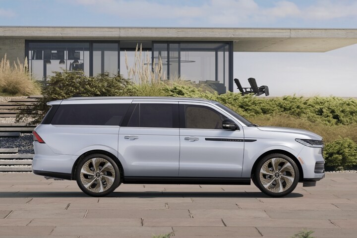 A 2025 Lincoln Black Label Navigator® SUV with exterior elements unique to the Atmospheric theme